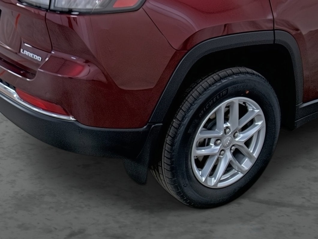 2026 Jeep Grand Cherokee GRAND CHEROKEE LAREDO X 4X4