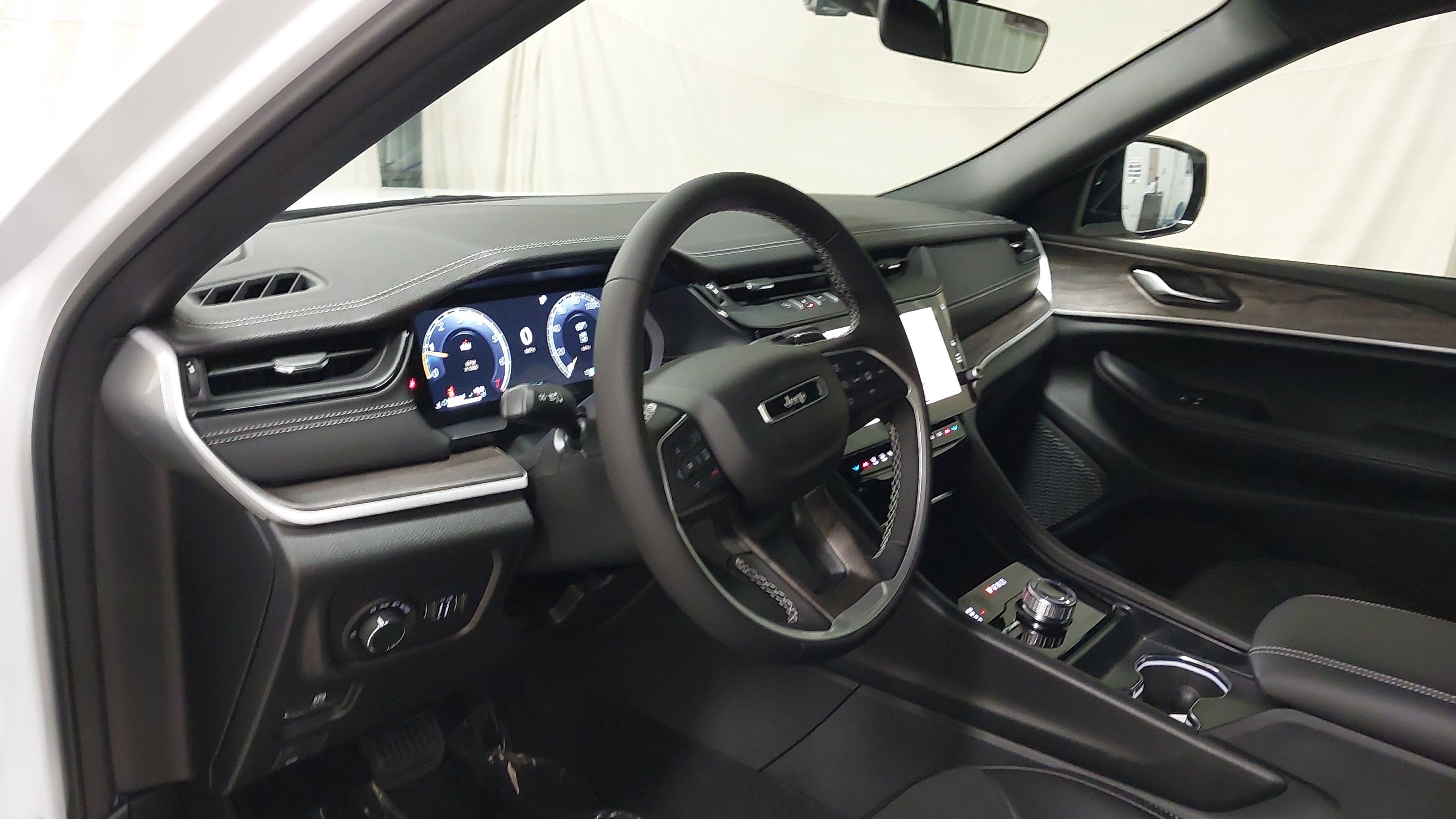 2027 Jeep Grand Cherokee GRAND CHEROKEE LAREDO ALTITUDE 4X4