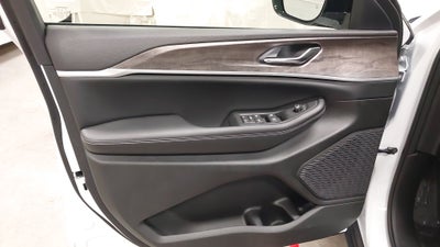 2027 Jeep Grand Cherokee GRAND CHEROKEE LAREDO ALTITUDE 4X4