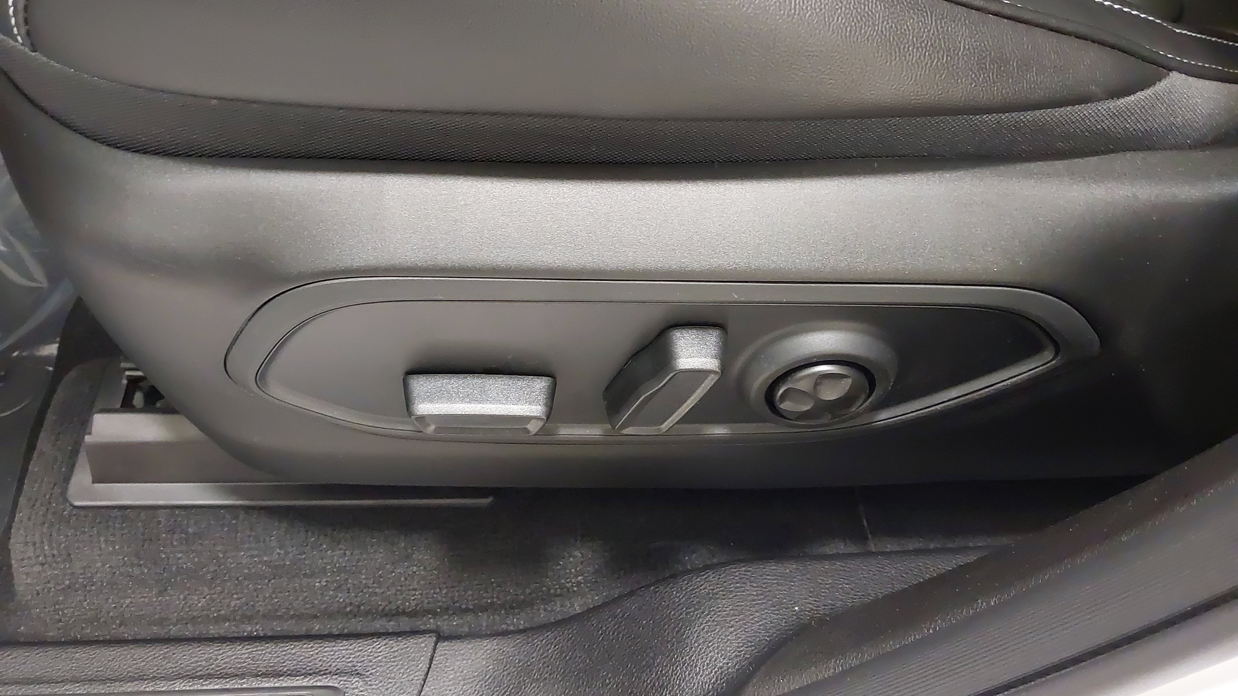 2027 Jeep Grand Cherokee GRAND CHEROKEE LAREDO ALTITUDE 4X4