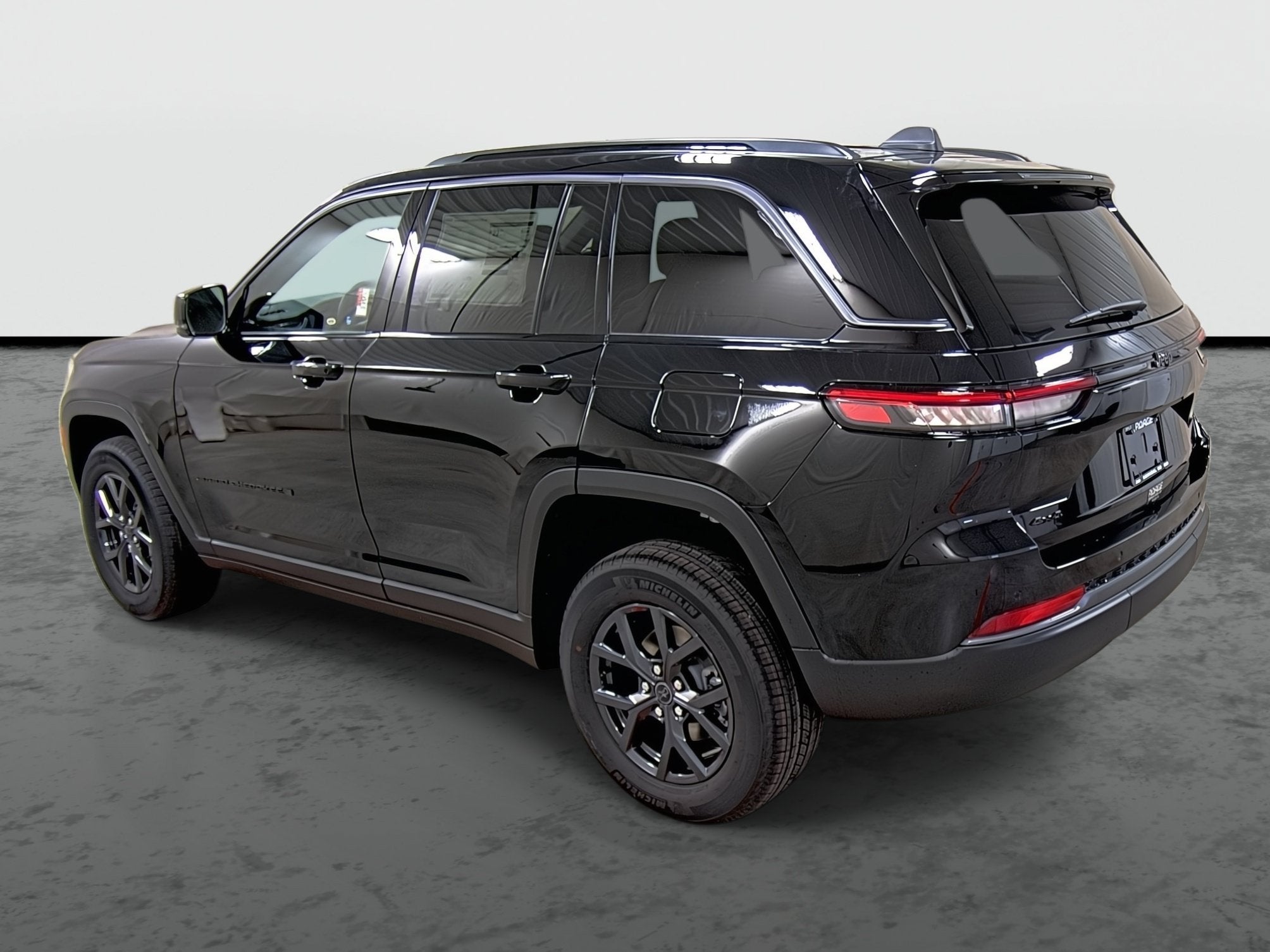 2027 Jeep Grand Cherokee GRAND CHEROKEE LAREDO ALTITUDE 4X4