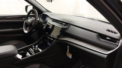 2027 Jeep Grand Cherokee GRAND CHEROKEE LAREDO ALTITUDE 4X4