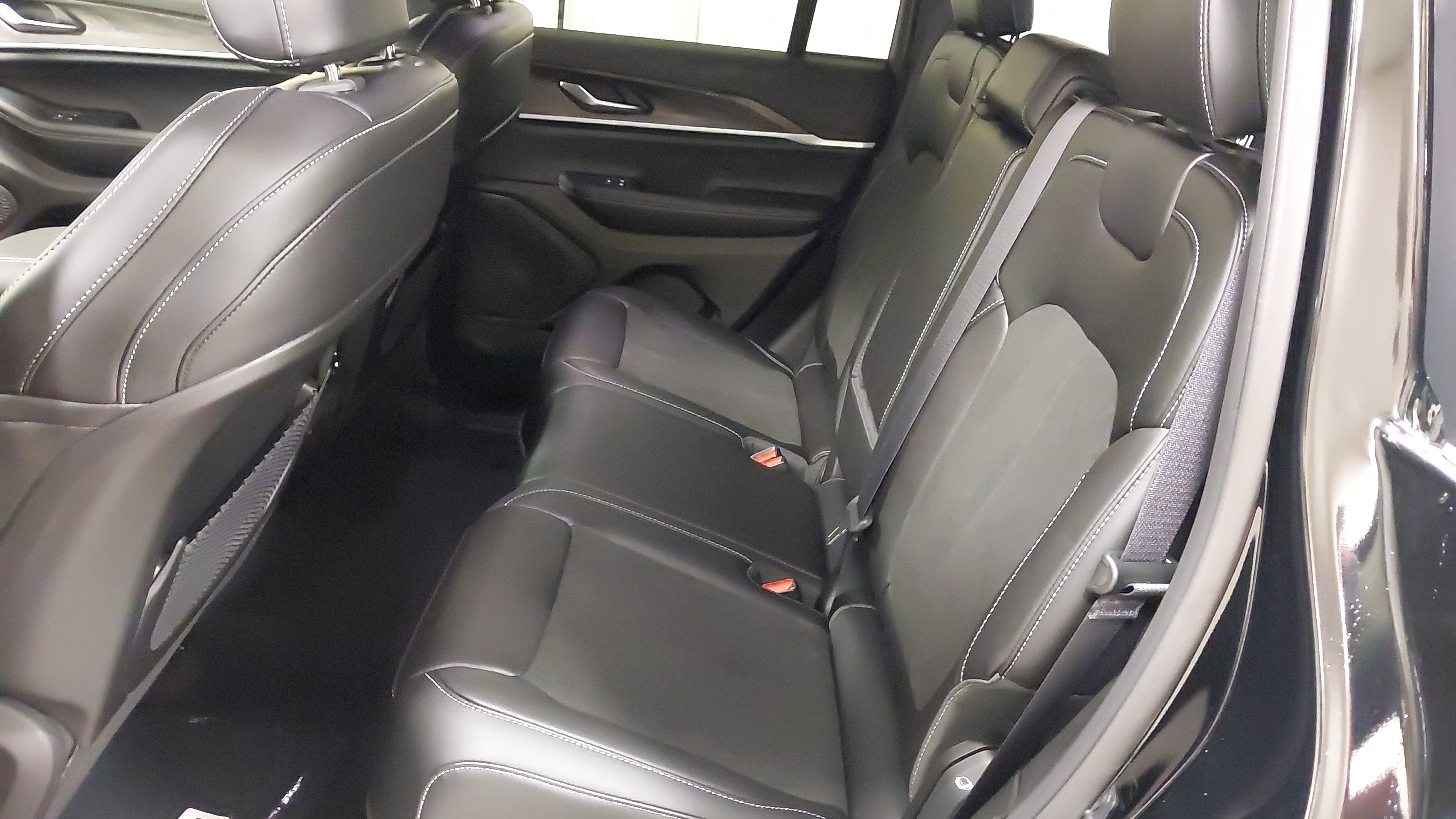 2027 Jeep Grand Cherokee GRAND CHEROKEE LAREDO ALTITUDE 4X4