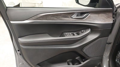 2027 Jeep Grand Cherokee GRAND CHEROKEE LAREDO ALTITUDE 4X4