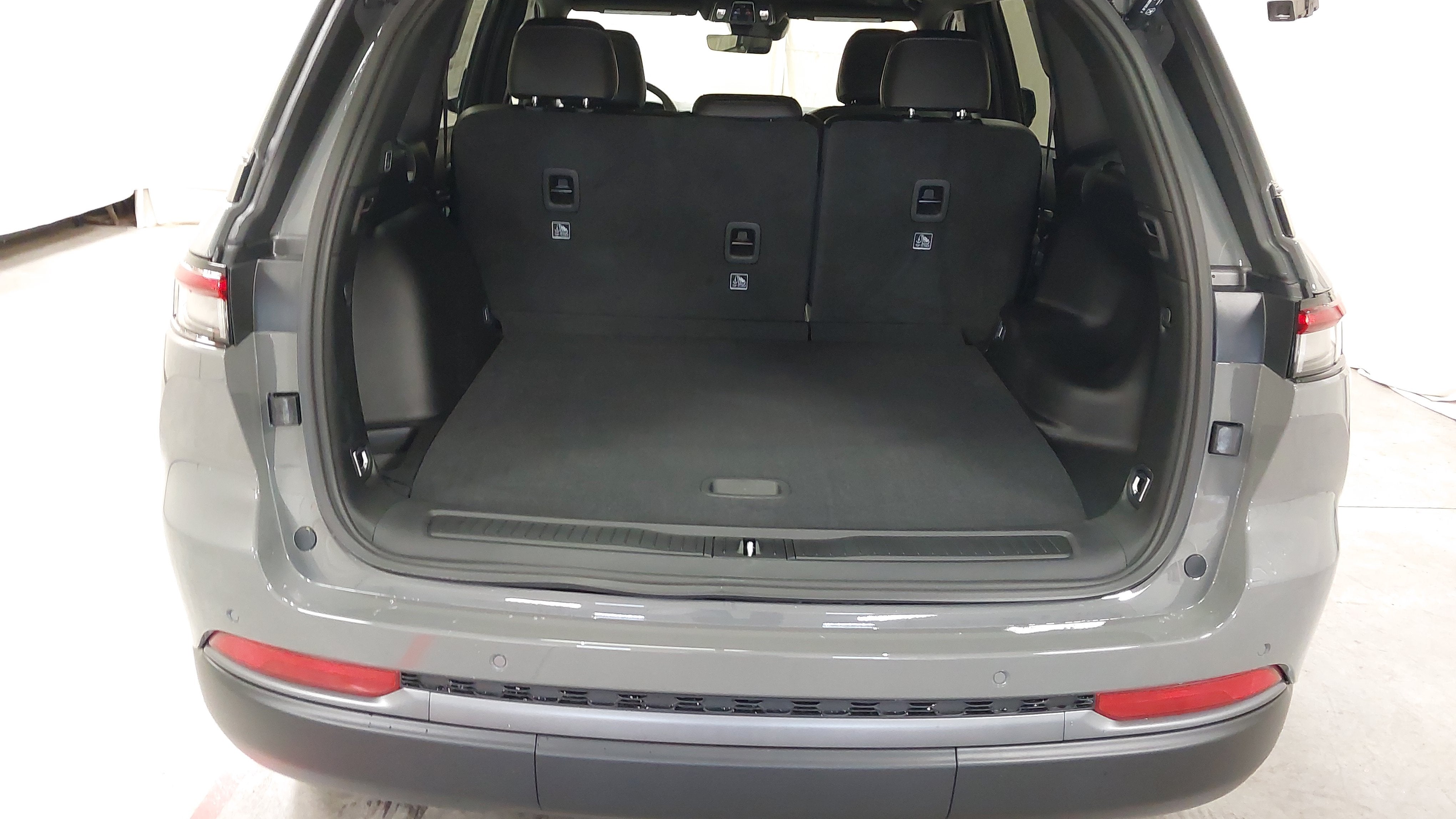 2027 Jeep Grand Cherokee GRAND CHEROKEE LAREDO ALTITUDE 4X4