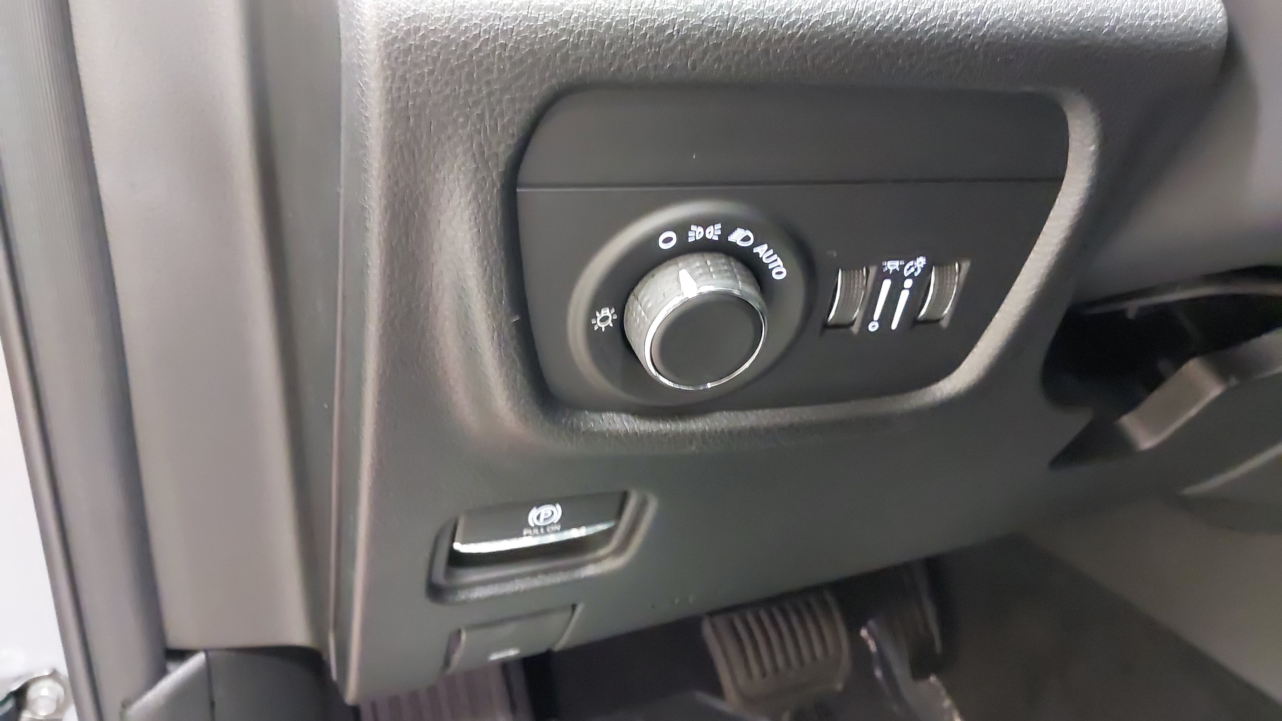 2027 Jeep Grand Cherokee GRAND CHEROKEE LAREDO ALTITUDE 4X4