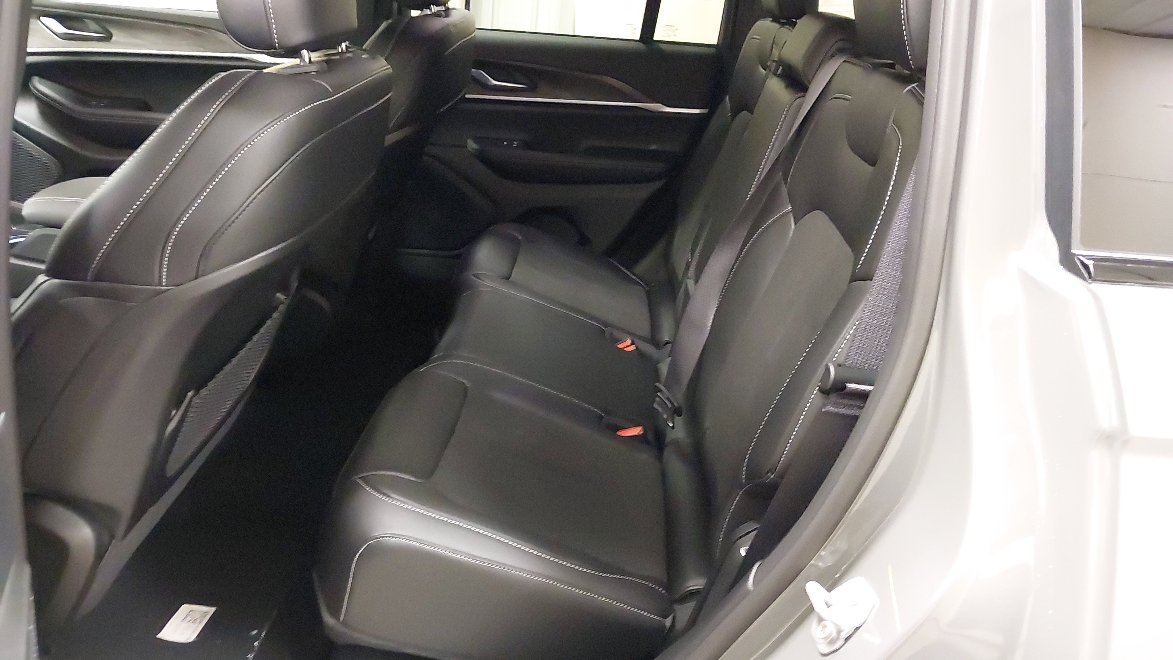 2027 Jeep Grand Cherokee GRAND CHEROKEE LAREDO ALTITUDE 4X4
