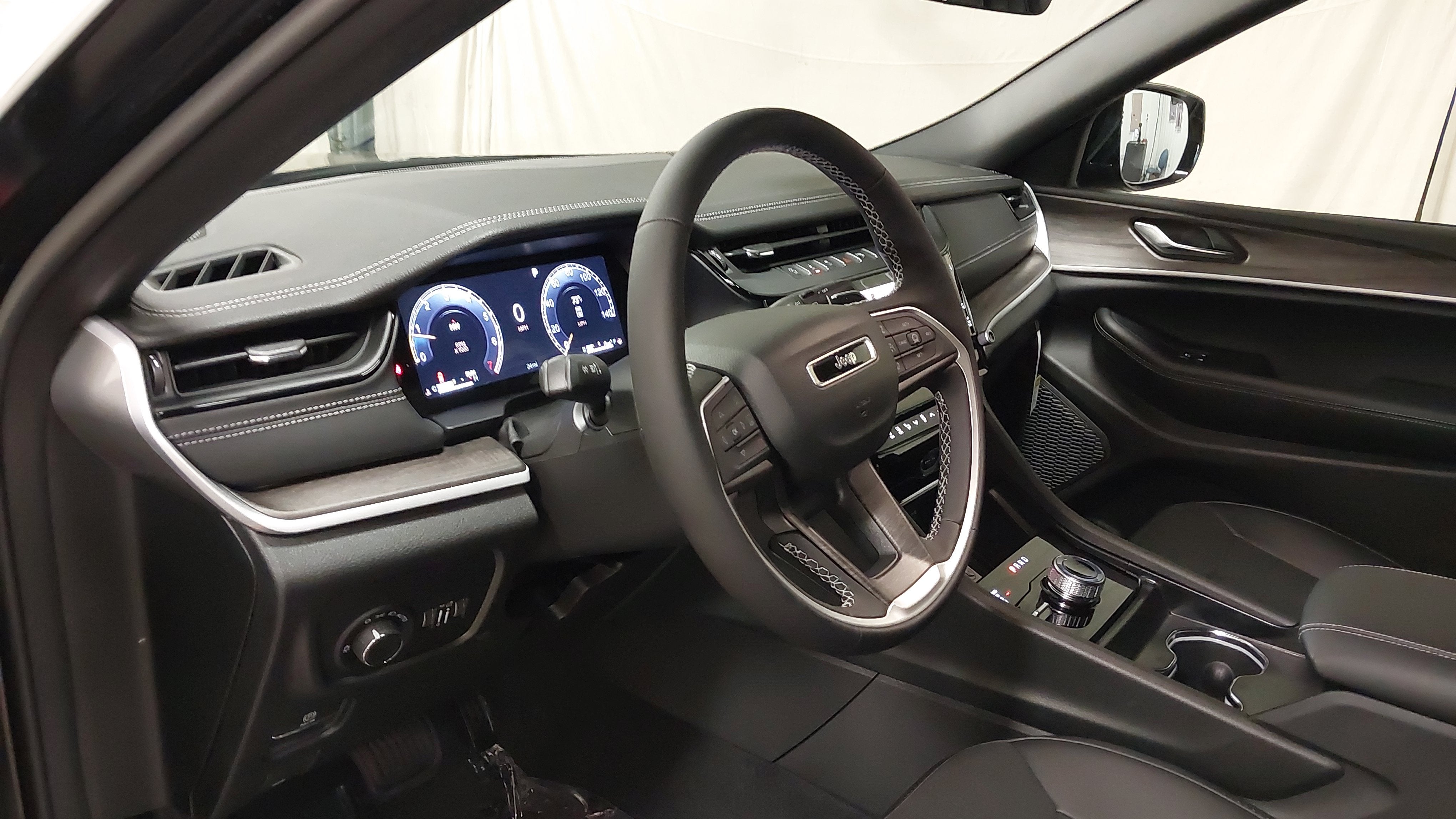 2027 Jeep Grand Cherokee GRAND CHEROKEE L LAREDO ALTITUDE 4X4