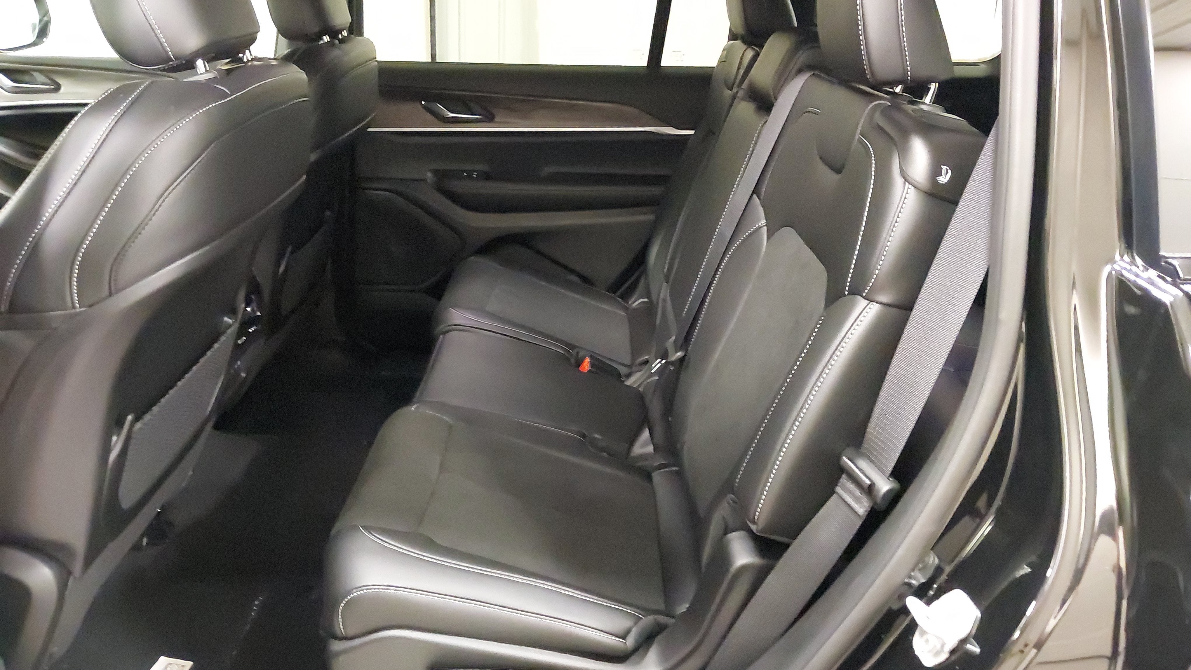 2027 Jeep Grand Cherokee GRAND CHEROKEE L LAREDO ALTITUDE 4X4