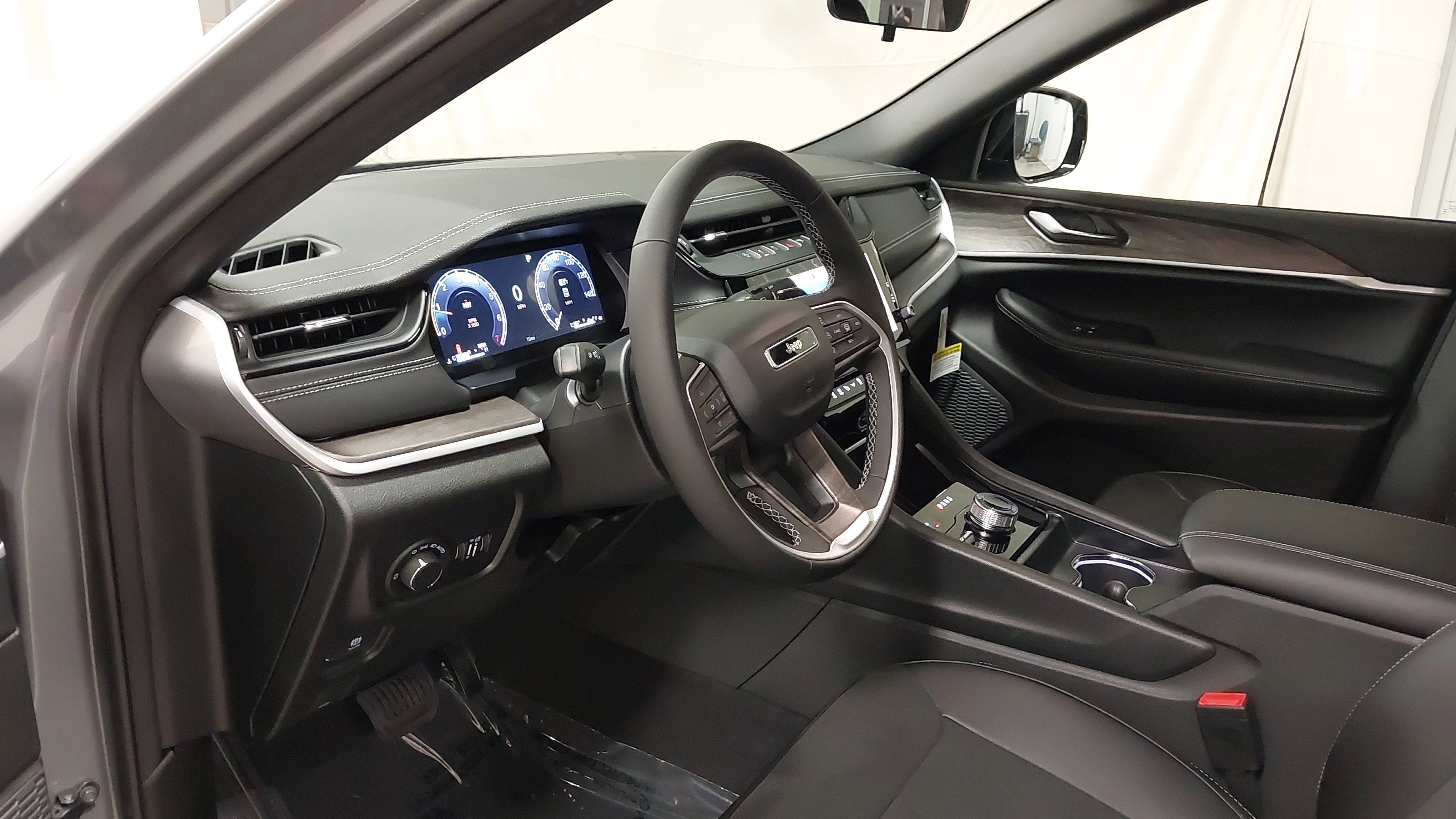 2027 Jeep Grand Cherokee GRAND CHEROKEE L LAREDO ALTITUDE 4X4