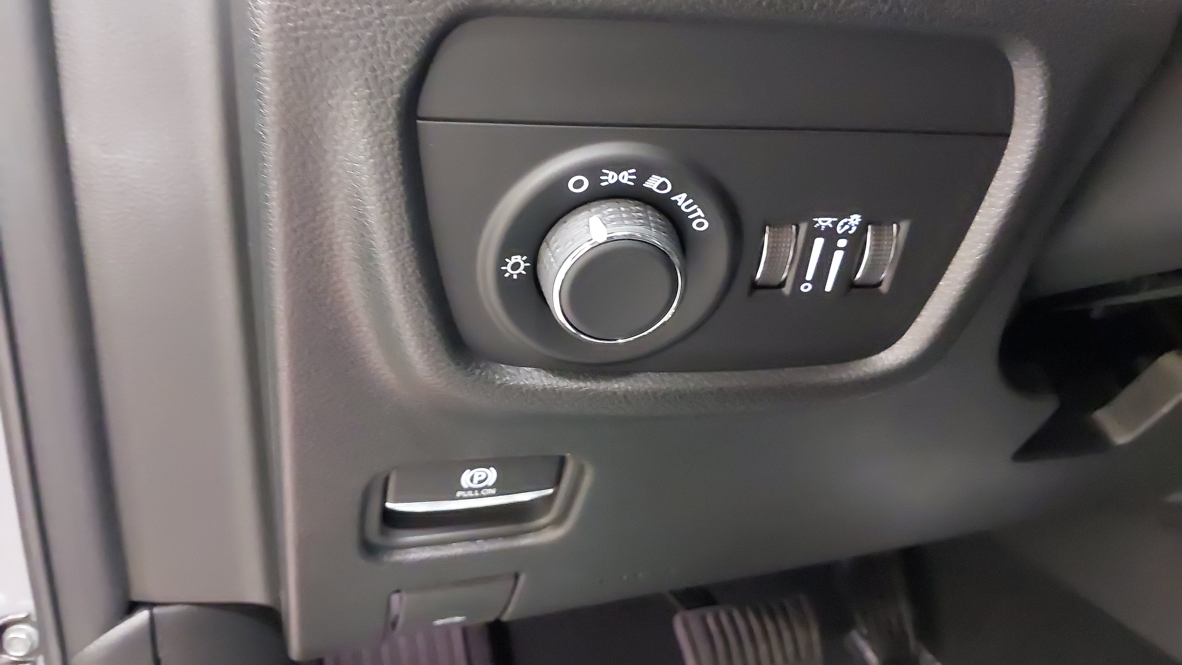2027 Jeep Grand Cherokee GRAND CHEROKEE L LAREDO ALTITUDE 4X4