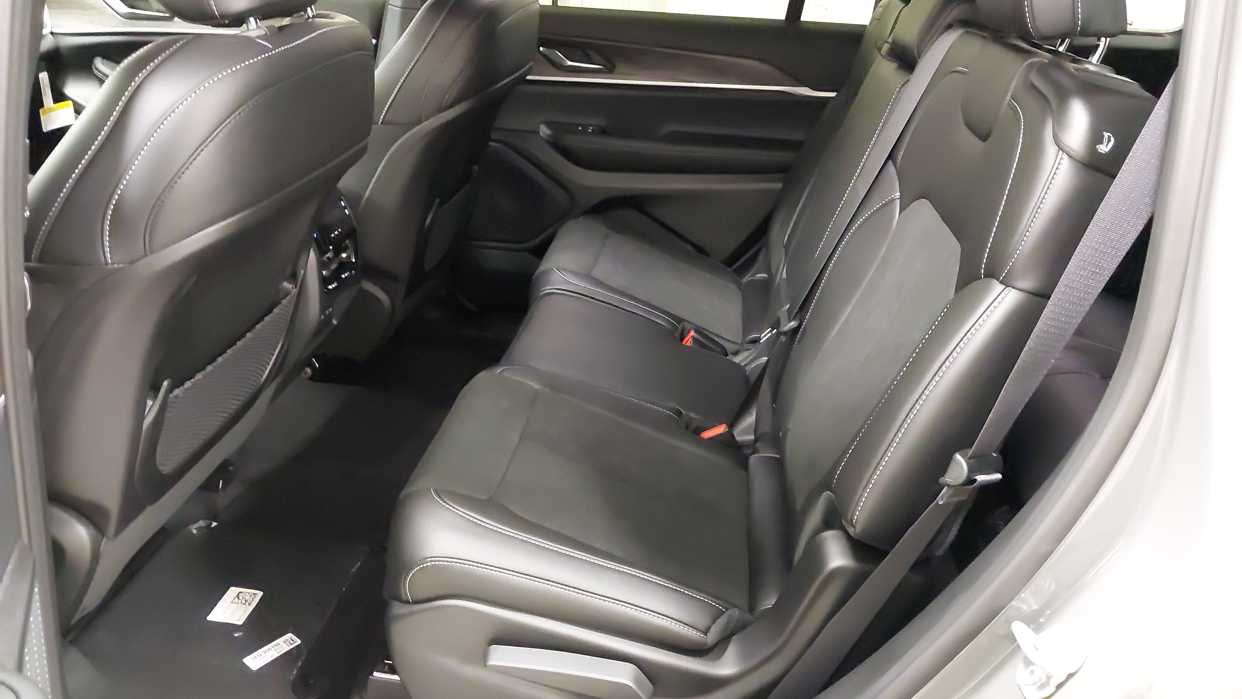 2027 Jeep Grand Cherokee GRAND CHEROKEE L LAREDO ALTITUDE 4X4