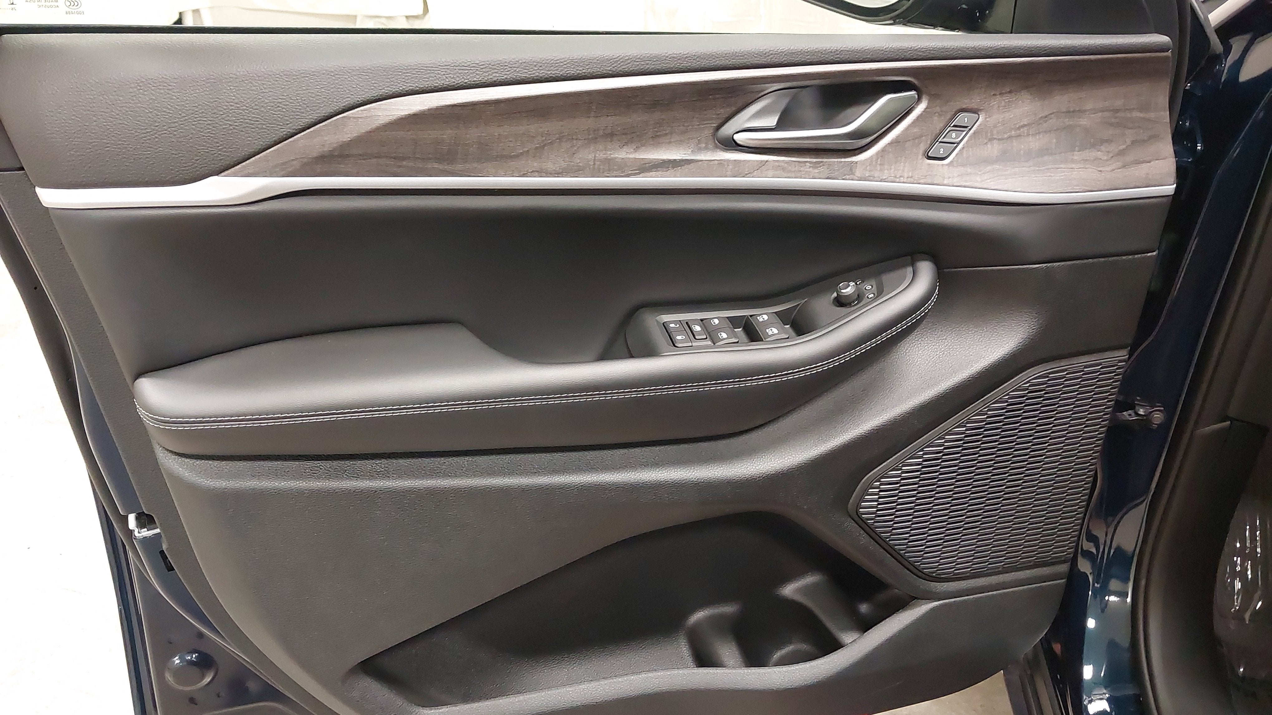 2027 Jeep Grand Cherokee GRAND CHEROKEE L LIMITED 4X4