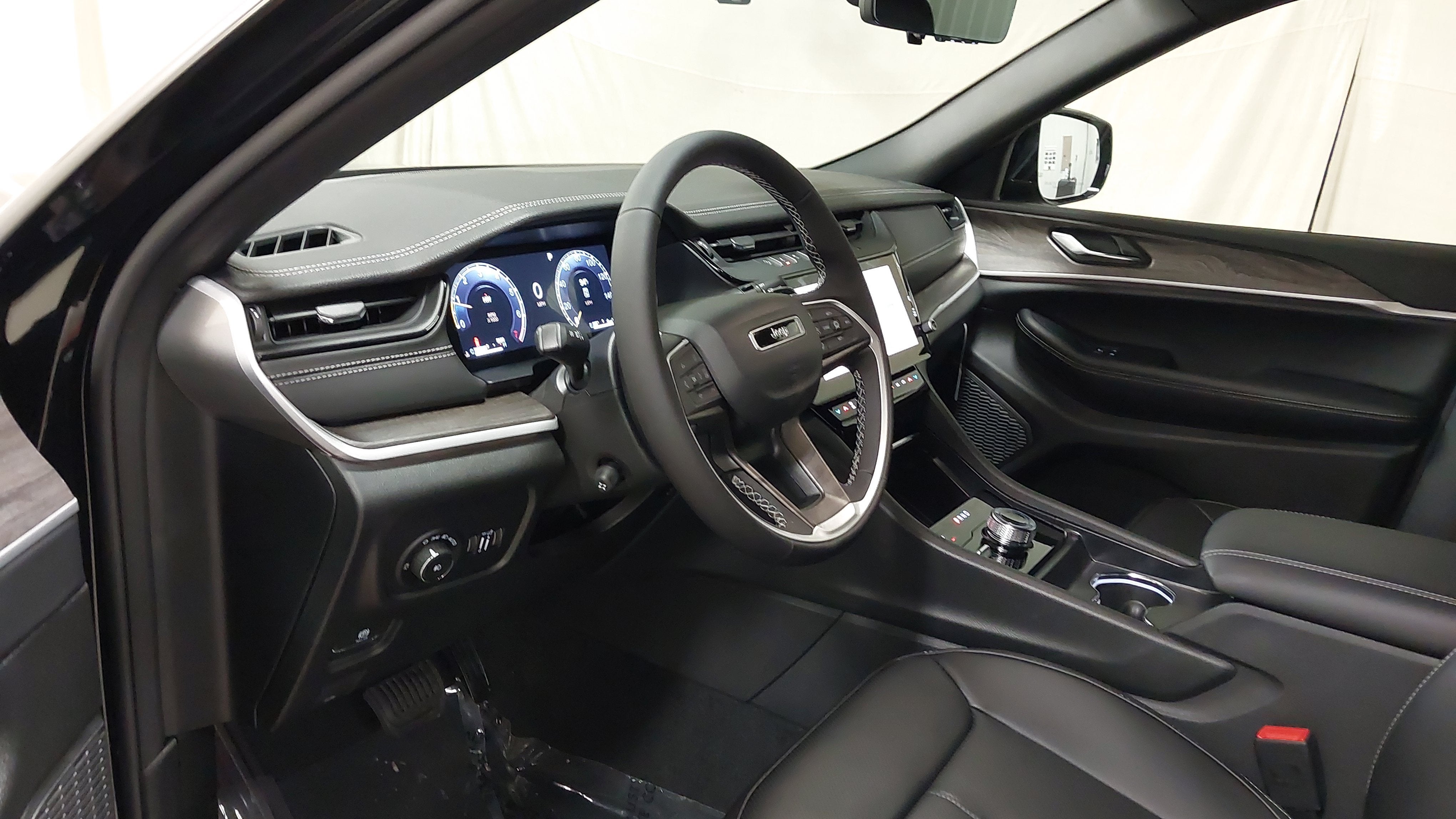 2027 Jeep Grand Cherokee GRAND CHEROKEE L LIMITED 4X4