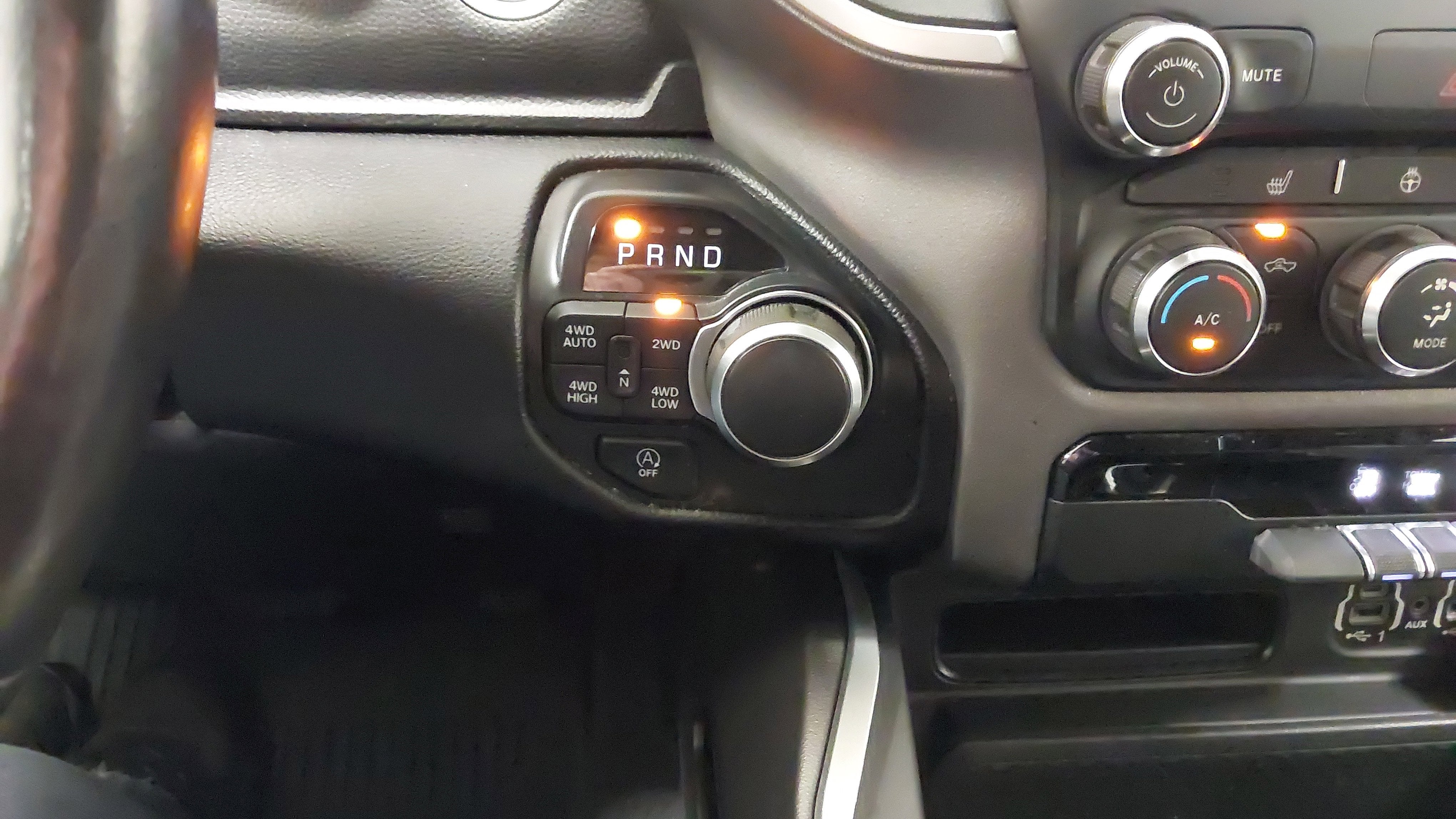 2020 RAM 1500 Big Horn Crew Cab 4x4 5'7' Box