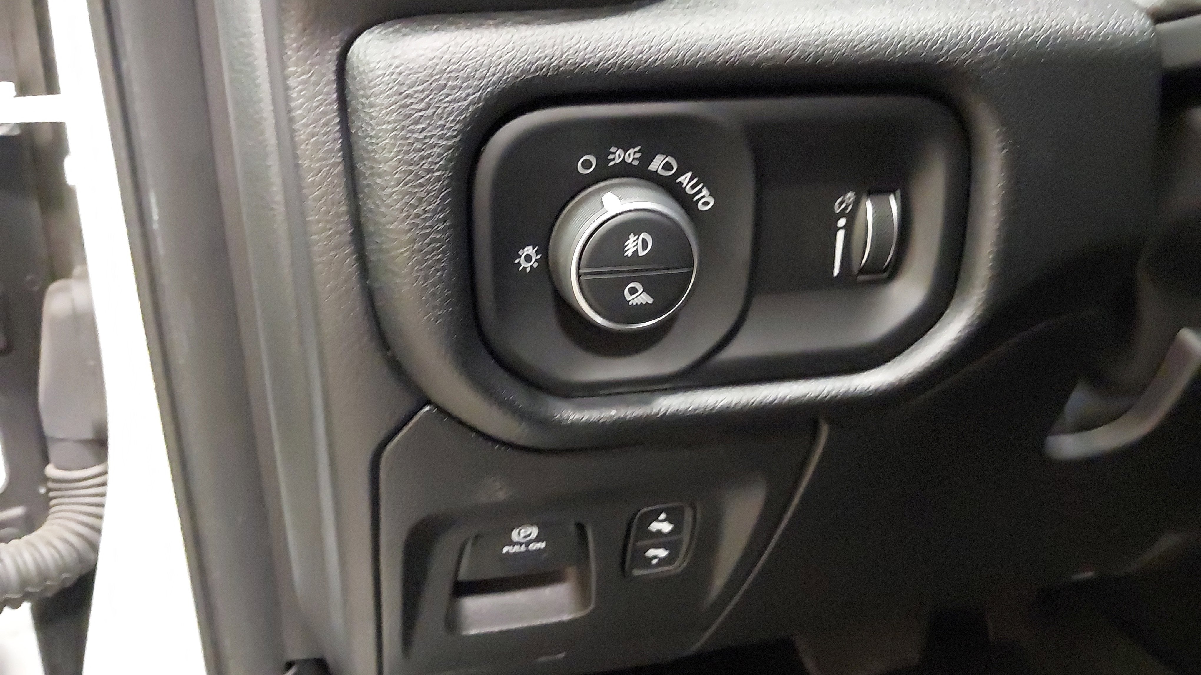 2020 RAM 1500 Big Horn Crew Cab 4x4 5'7' Box