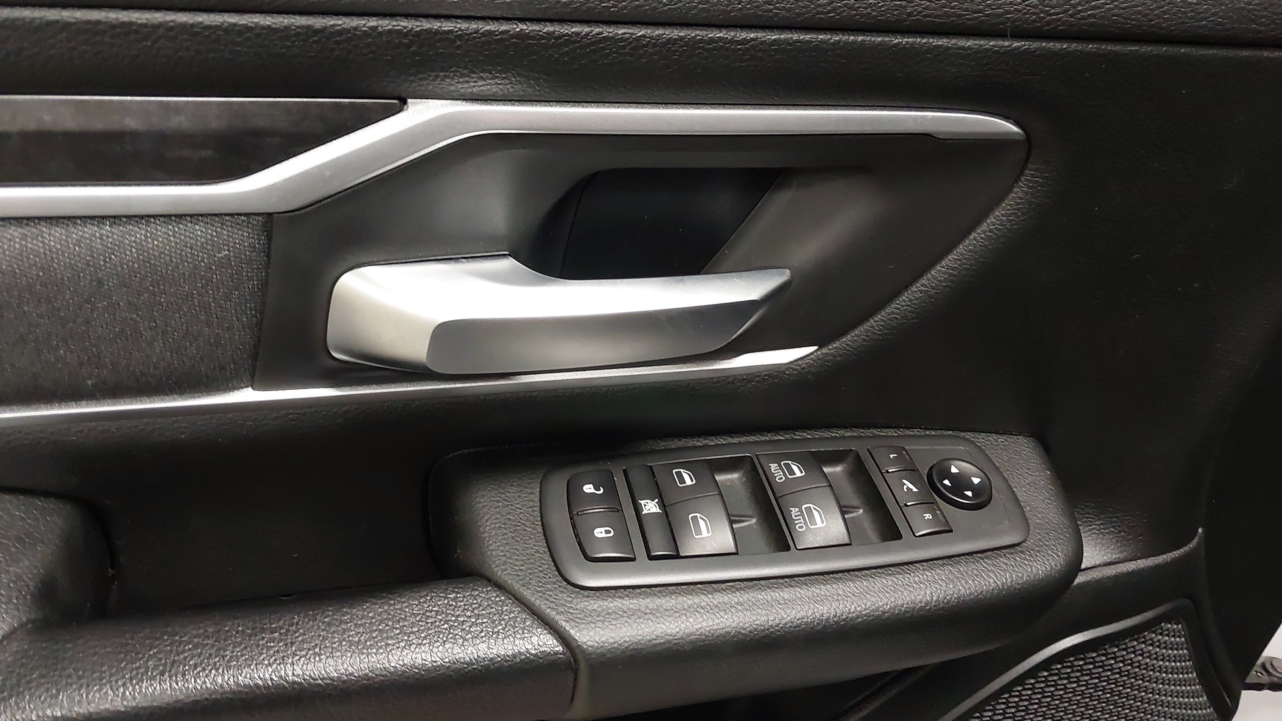 2020 RAM 1500 Big Horn Crew Cab 4x4 5'7' Box