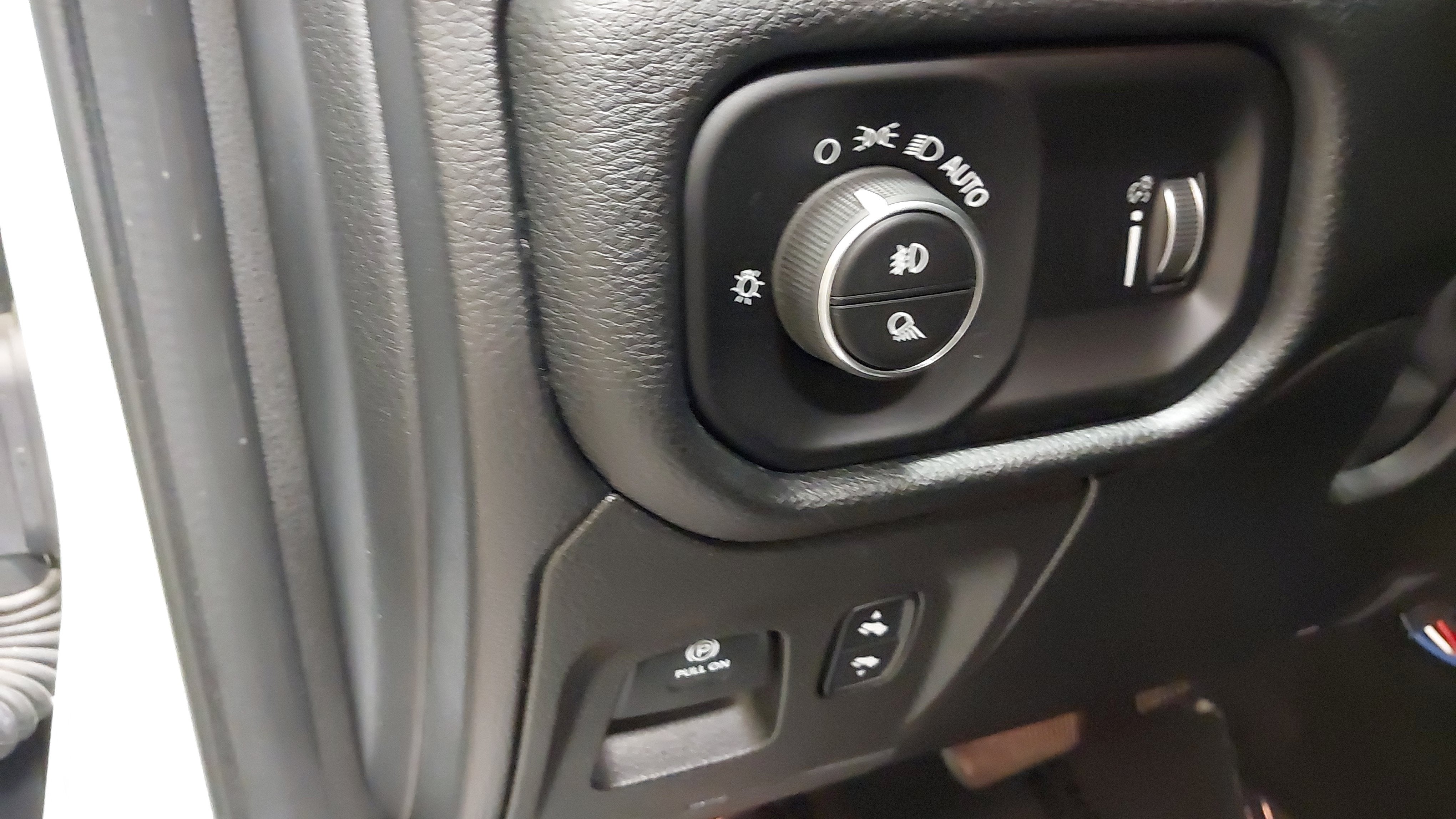 2020 RAM 1500 Big Horn Crew Cab 4x4 5'7' Box