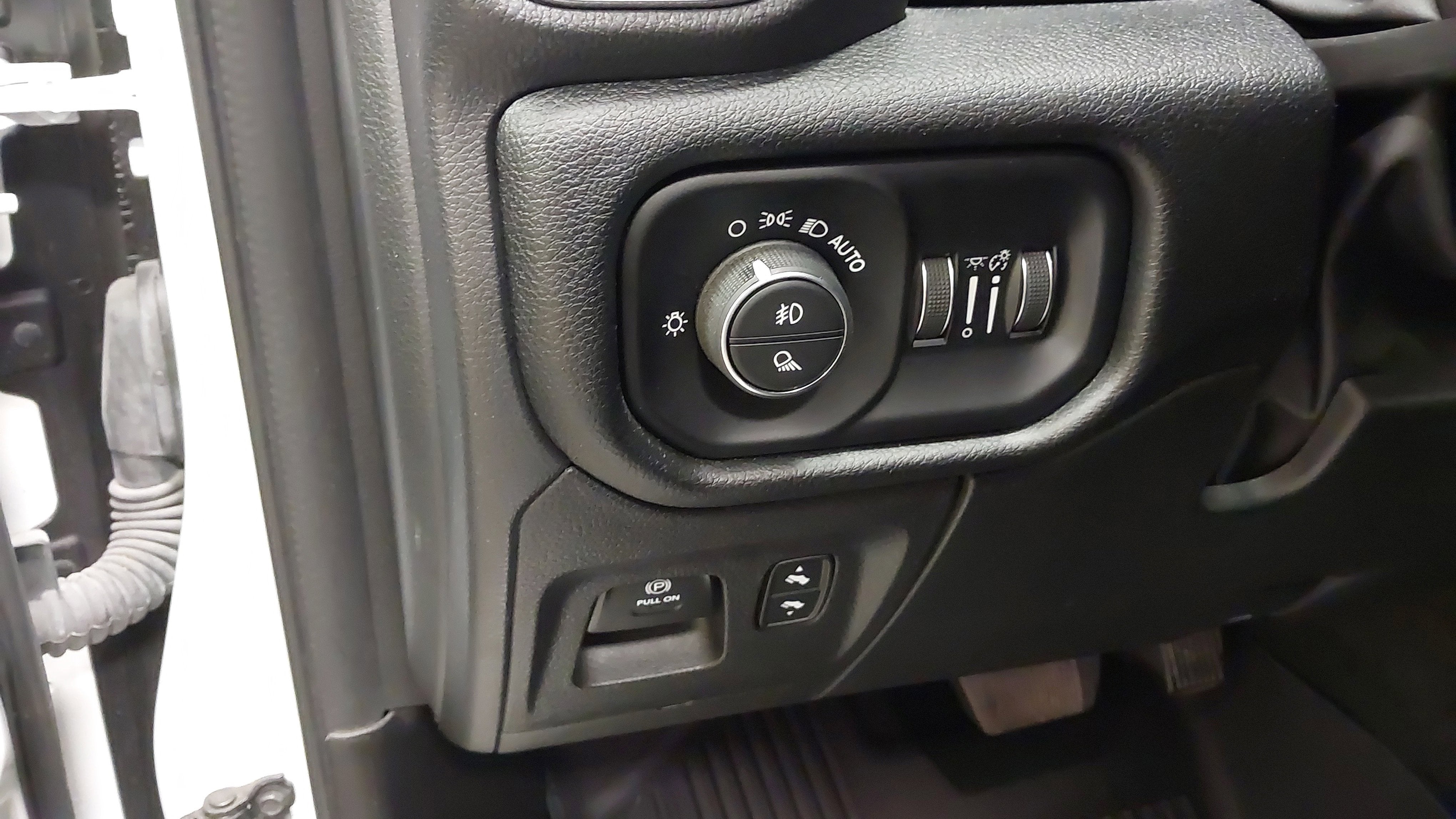 2022 RAM 1500 Laramie Crew Cab 4x4 5'7' Box