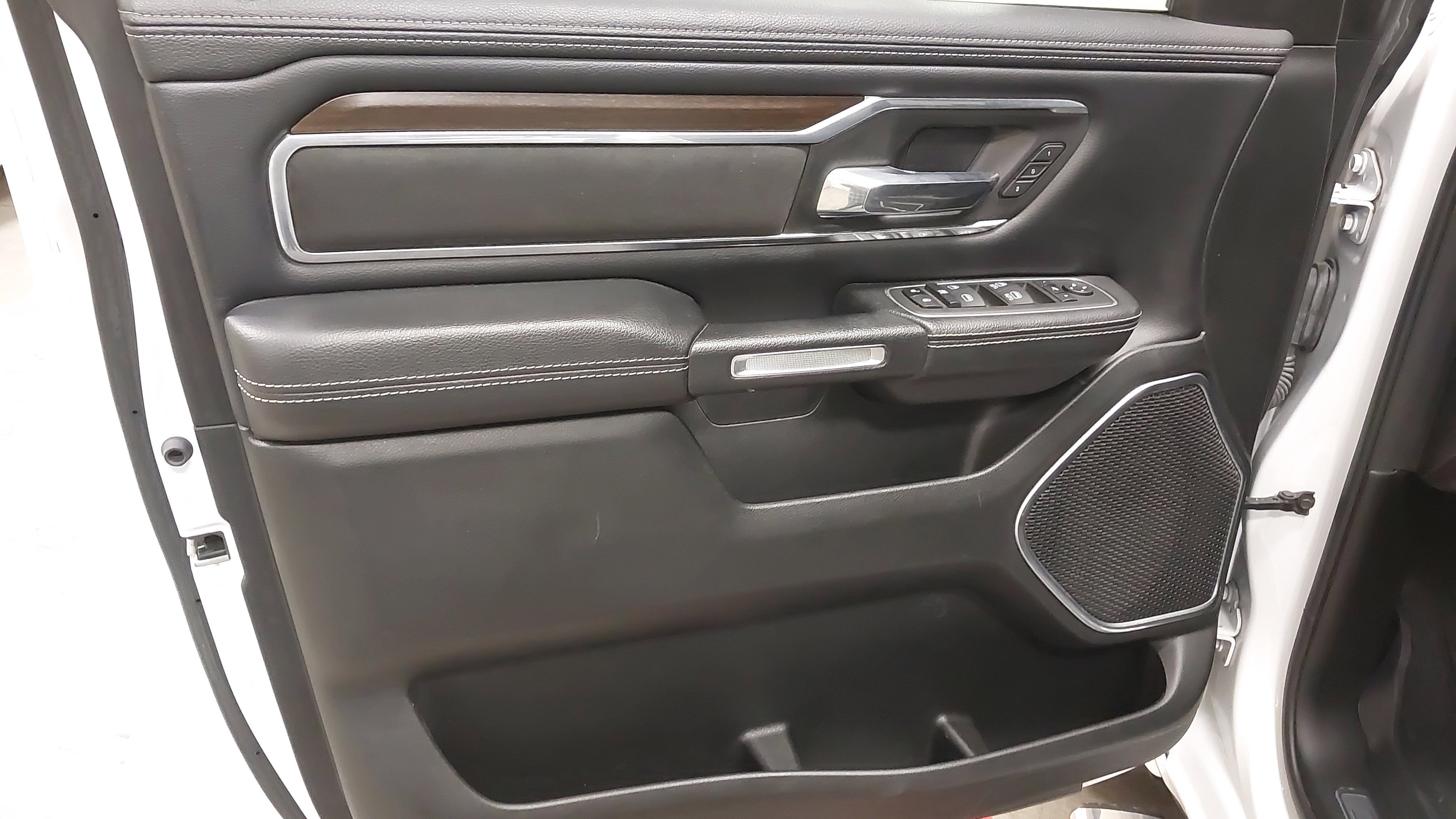 2022 RAM 1500 Laramie Crew Cab 4x4 5'7' Box