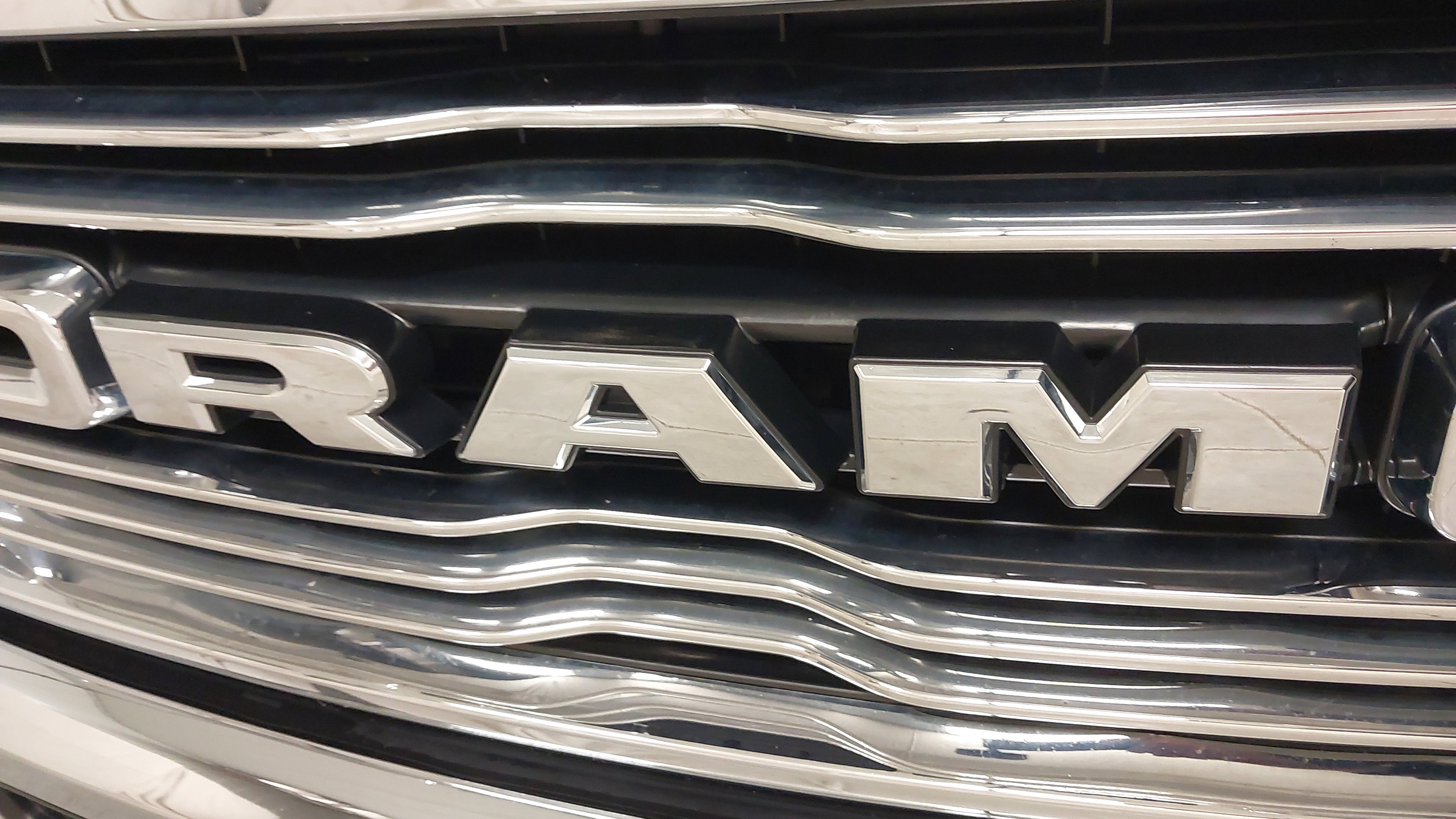 2022 RAM 1500 Laramie Crew Cab 4x4 5'7' Box