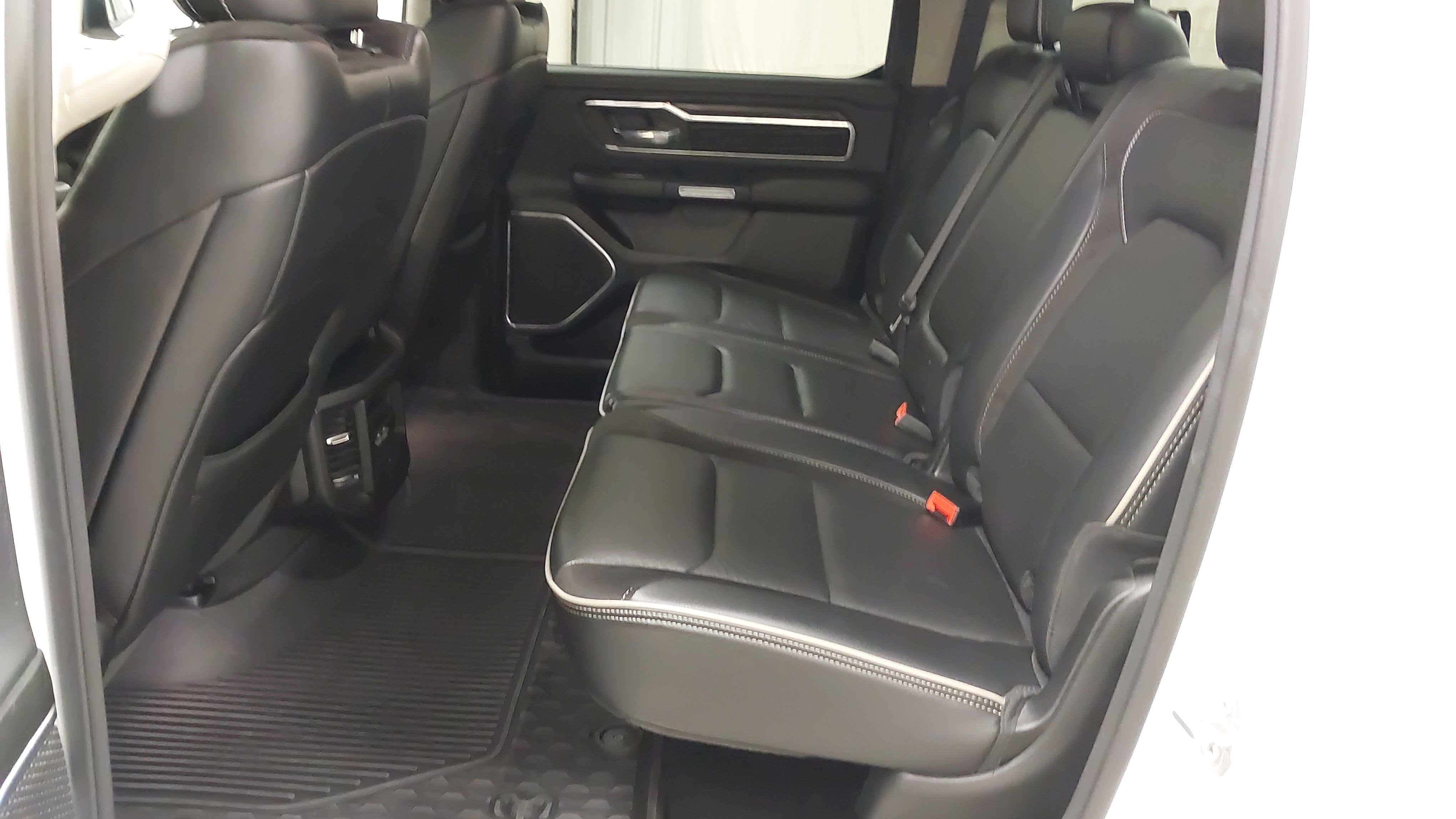 2022 RAM 1500 Laramie Crew Cab 4x4 5'7' Box
