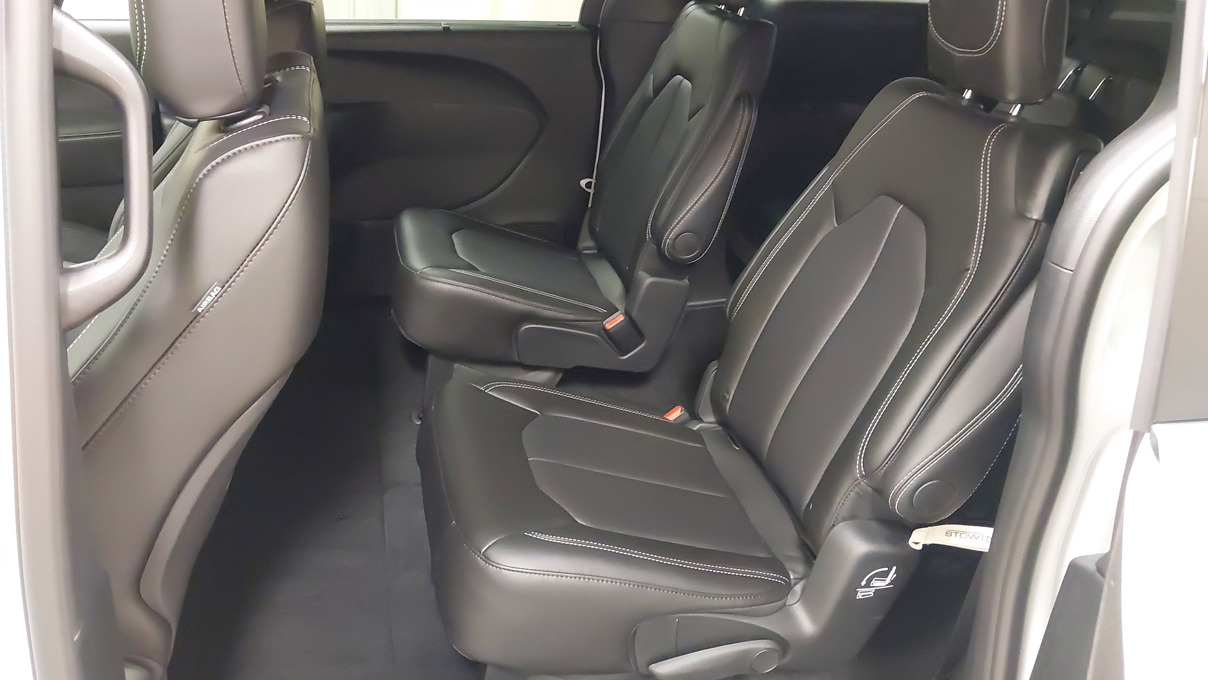 2027 Chrysler Pacifica PACIFICA SELECT