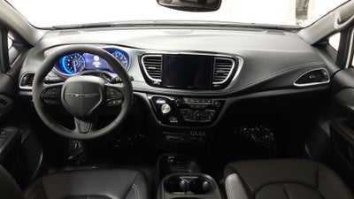 2024 Chrysler Pacifica Touring L AWD