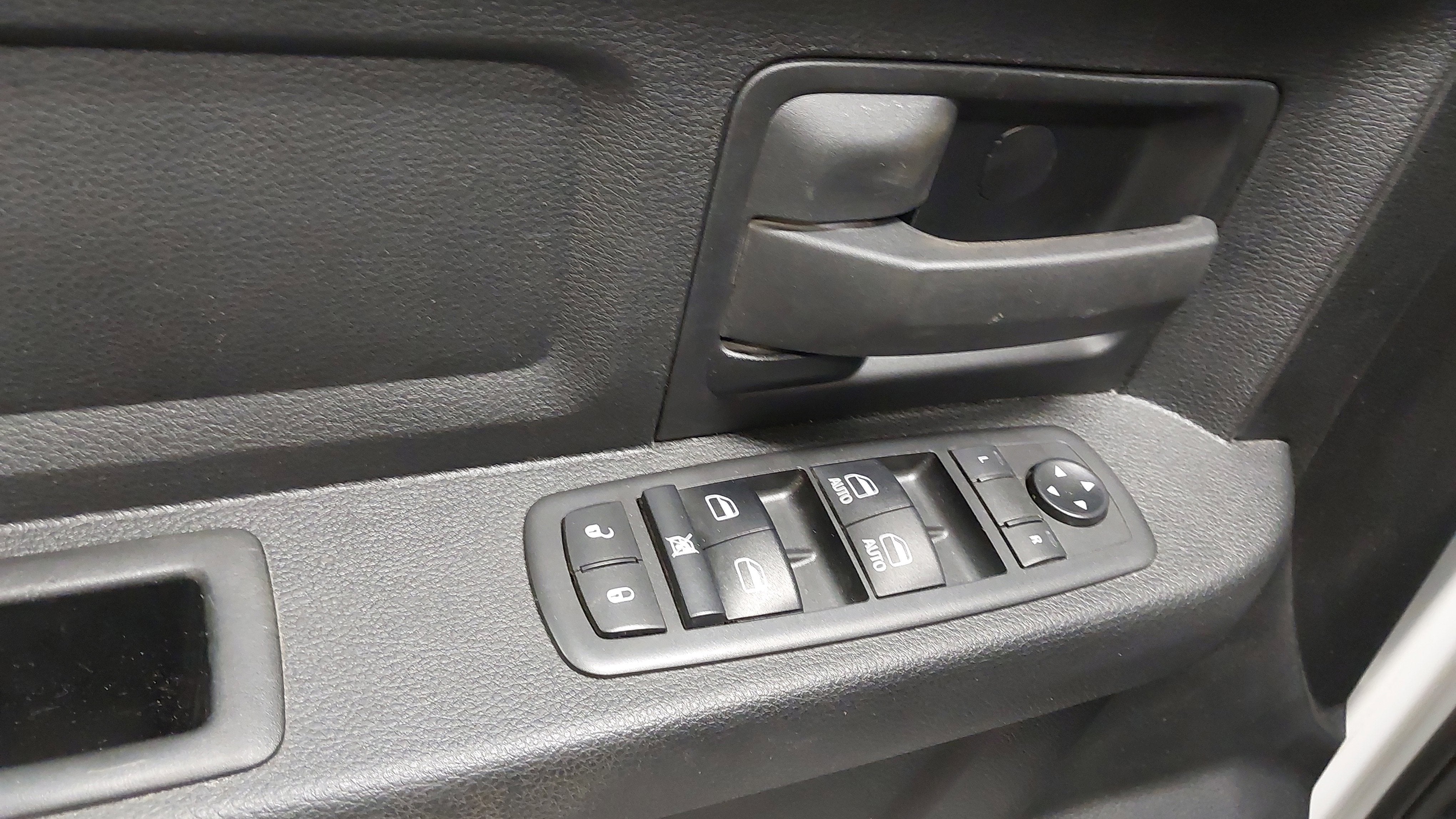 2021 RAM 3500 Tradesman Crew Cab 4x4 6'4' Box