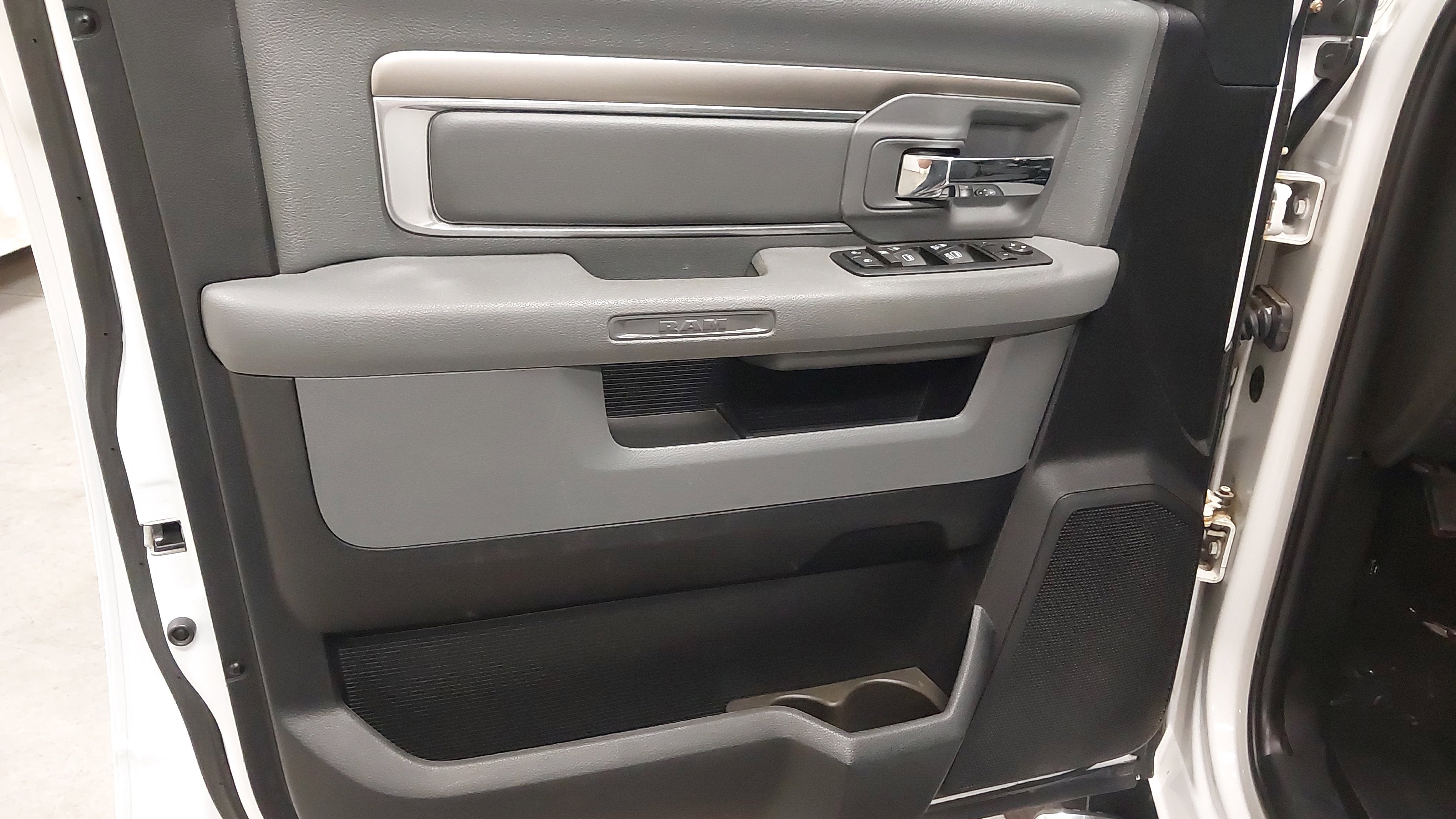 2017 RAM 2500 SLT Crew Cab 4x4 6'4' Box