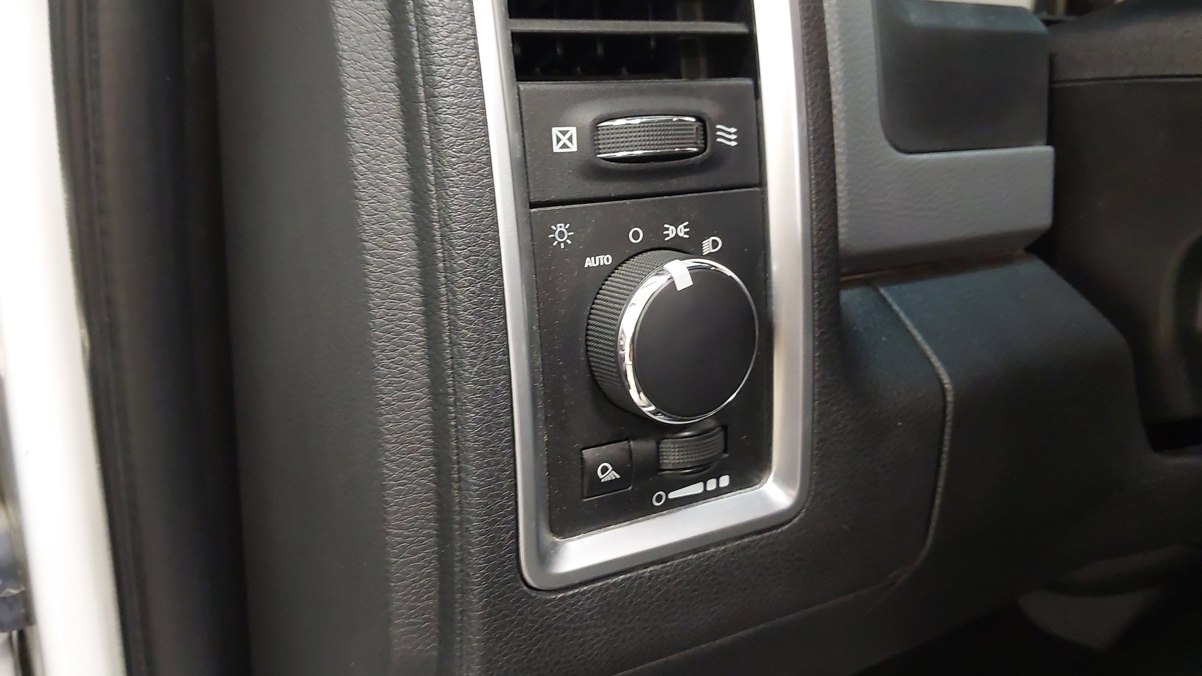 2017 RAM 2500 SLT Crew Cab 4x4 6'4' Box