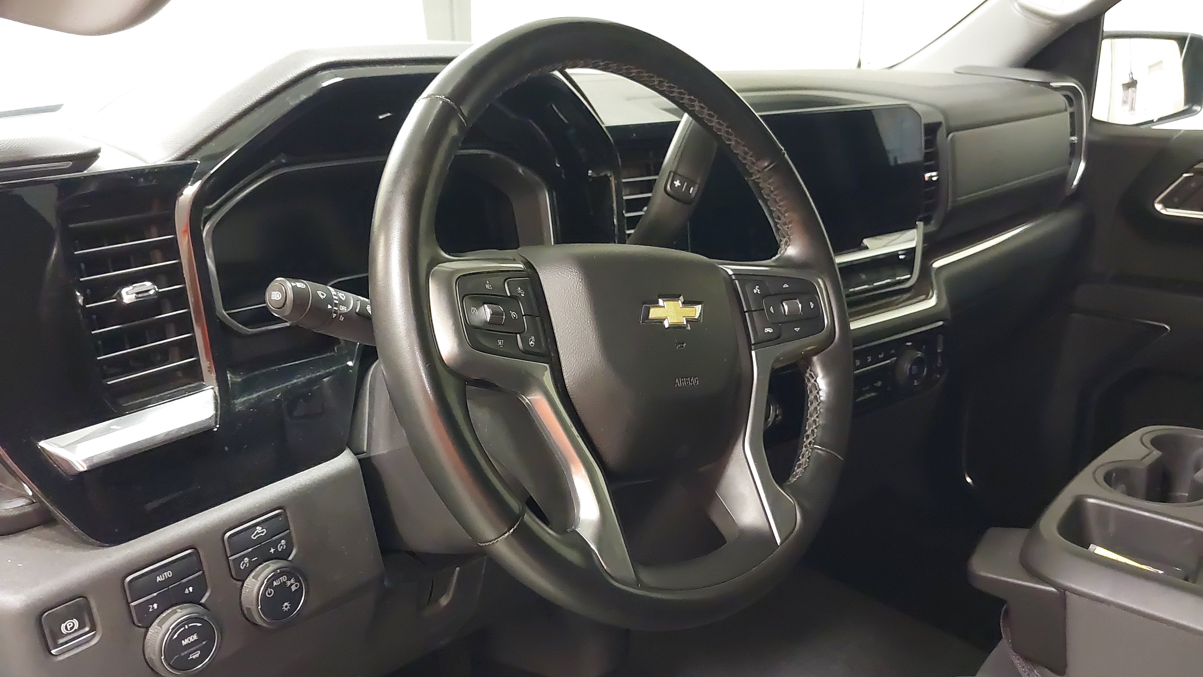 2024 Chevrolet Silverado 1500 4WD Crew Cab Short Bed LT with 2FL