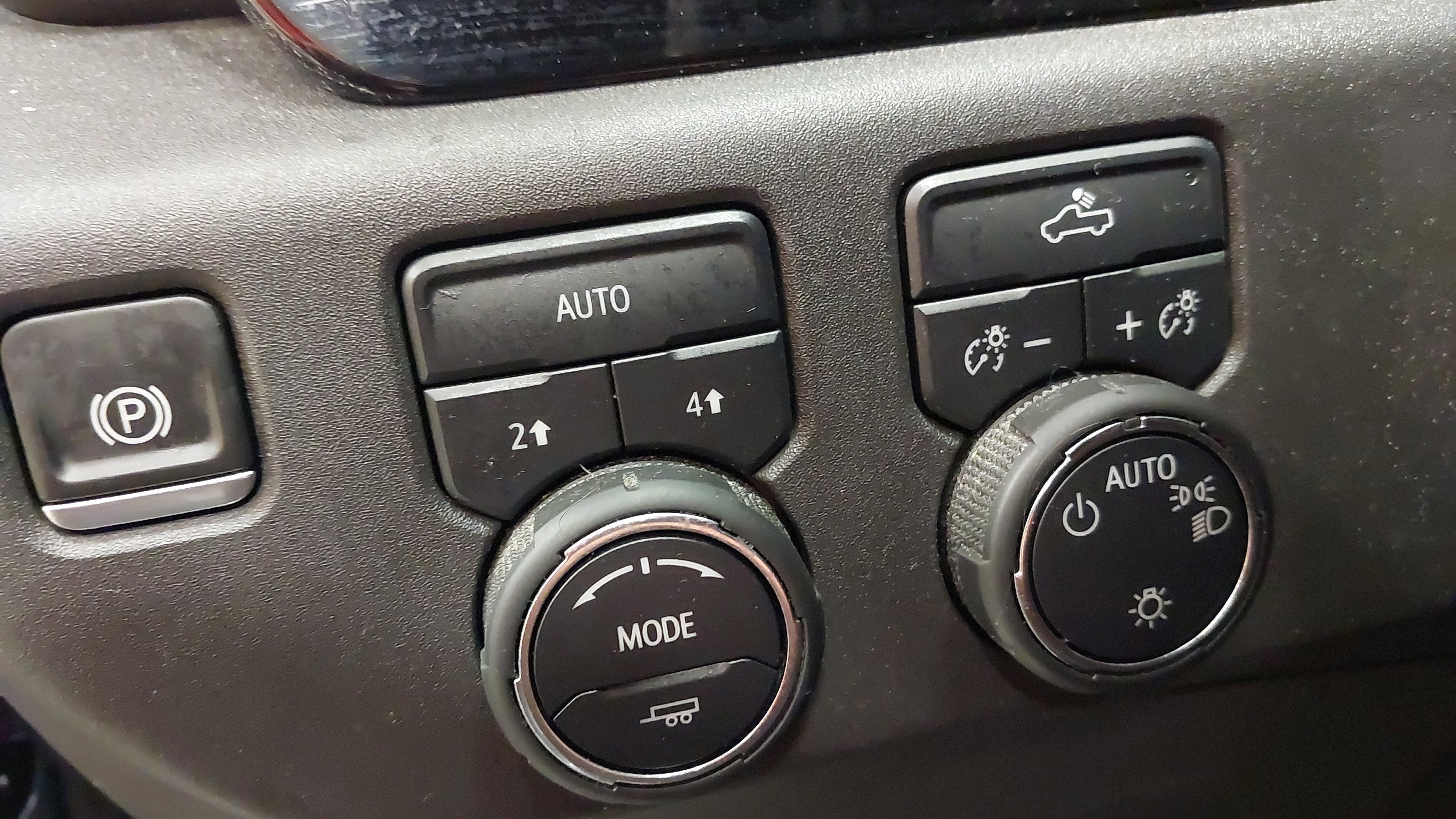 2024 Chevrolet Silverado 1500 4WD Crew Cab Short Bed LT with 2FL
